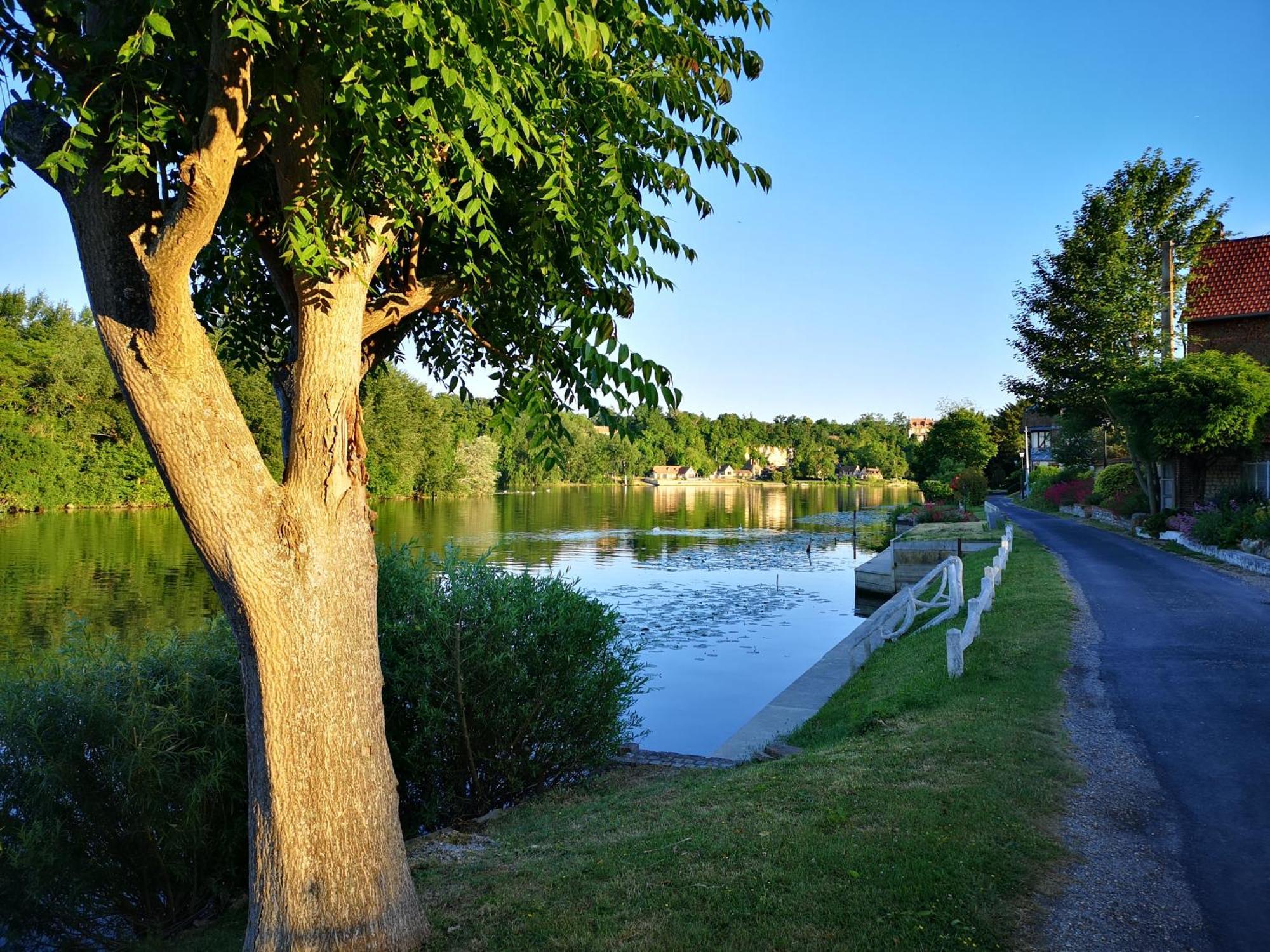 Les Jardins De Felicie Villa Poses Exteriör bild